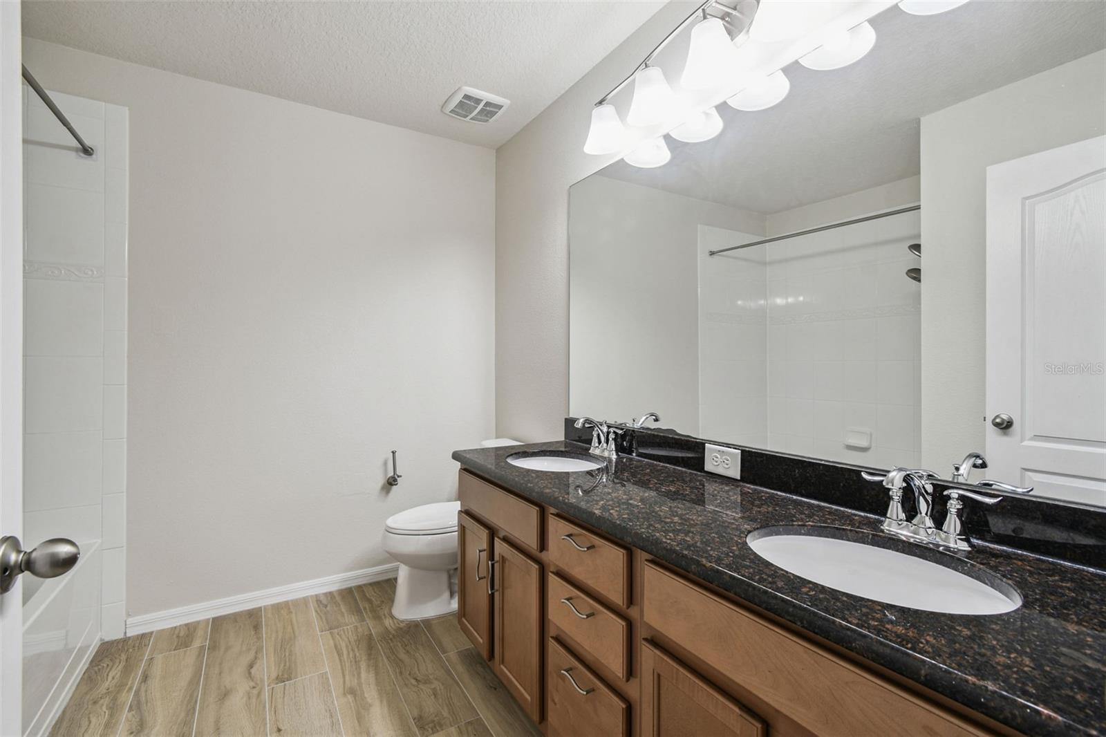 Image 24 of 31 For 8612 Corinthian Way