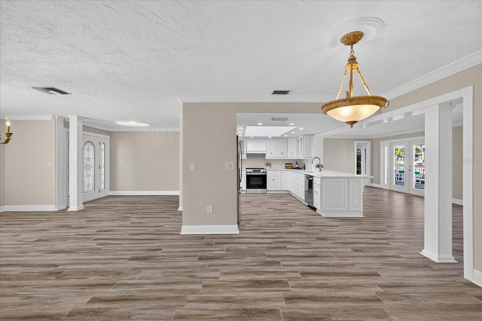 Image 24 of 94 For 3315 Seaway Drive