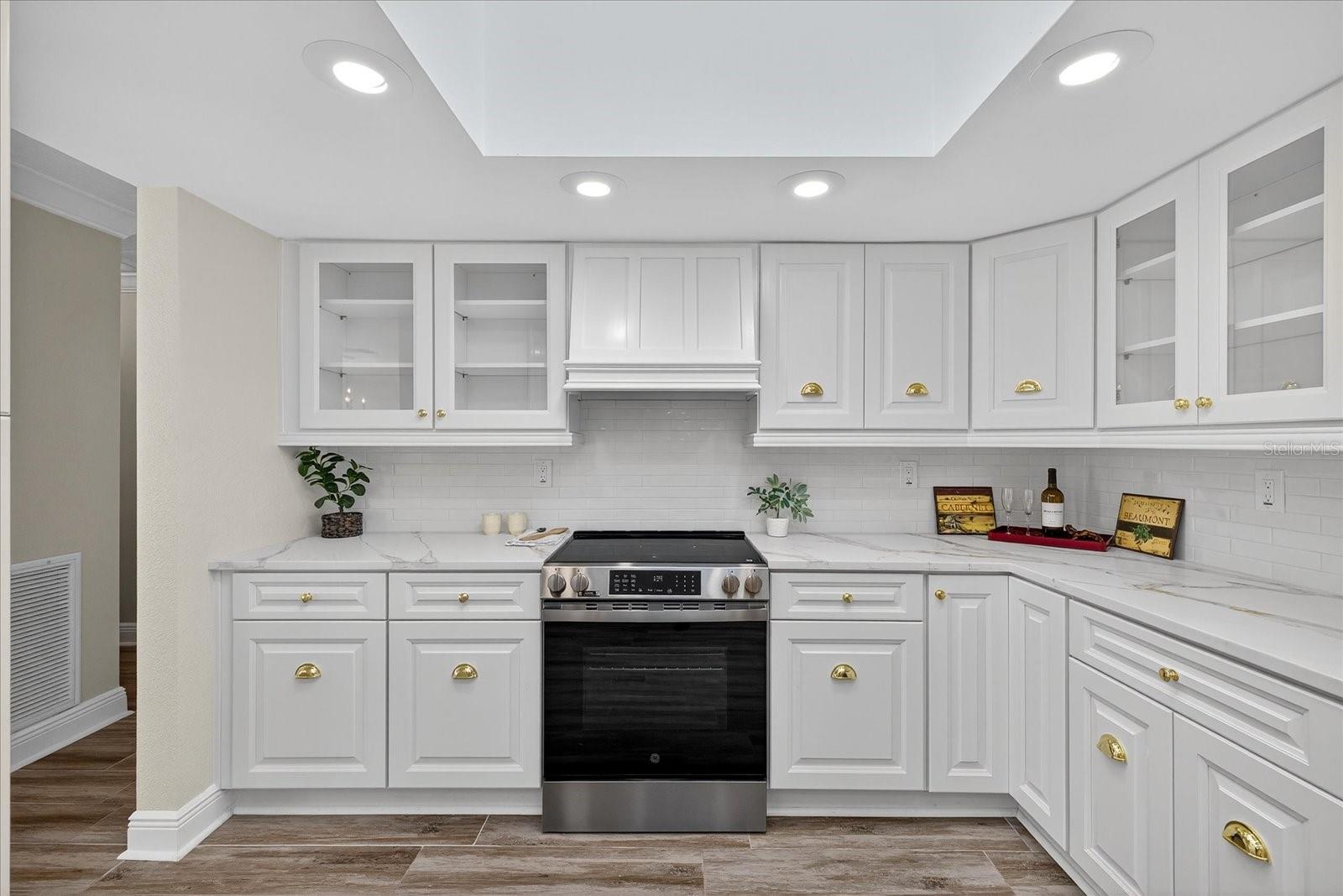 Image 25 of 94 For 3315 Seaway Drive