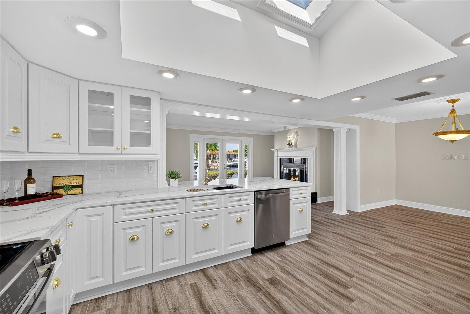 Image 26 of 94 For 3315 Seaway Drive