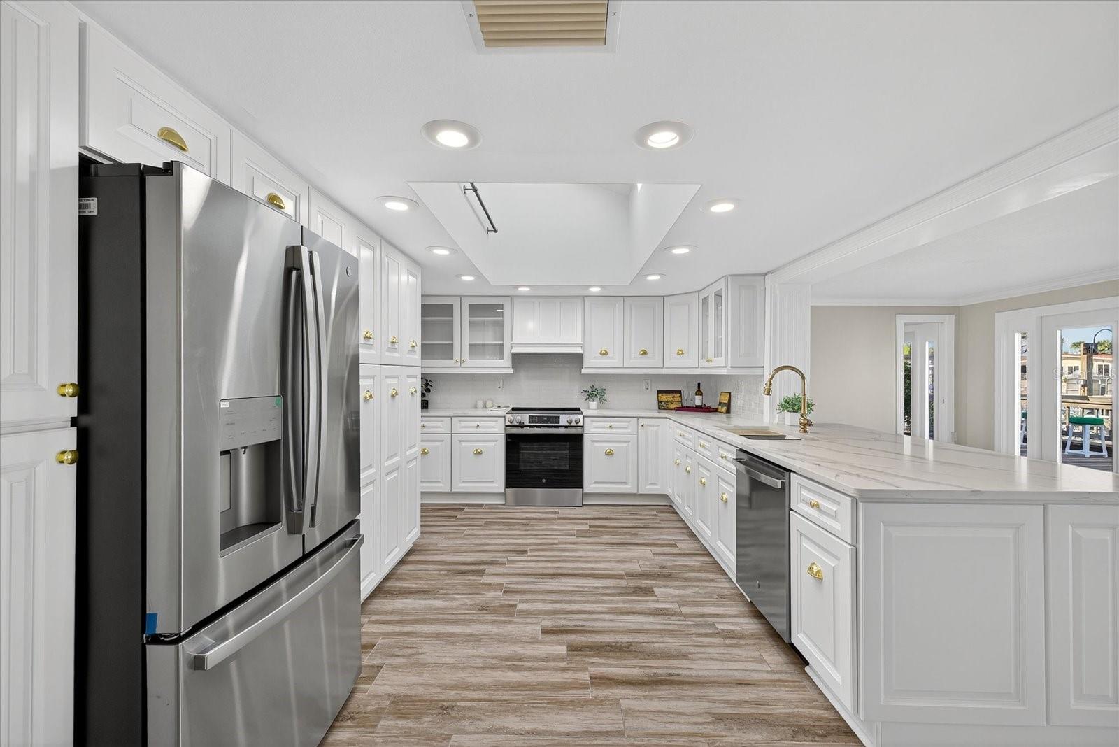 Image 27 of 94 For 3315 Seaway Drive