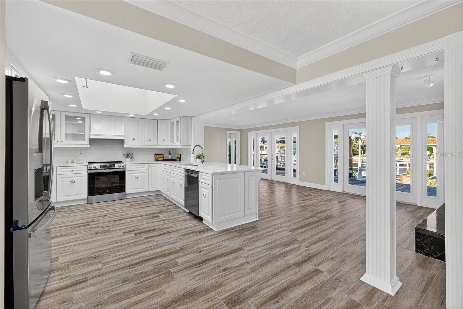 Image 28 of 94 For 3315 Seaway Drive