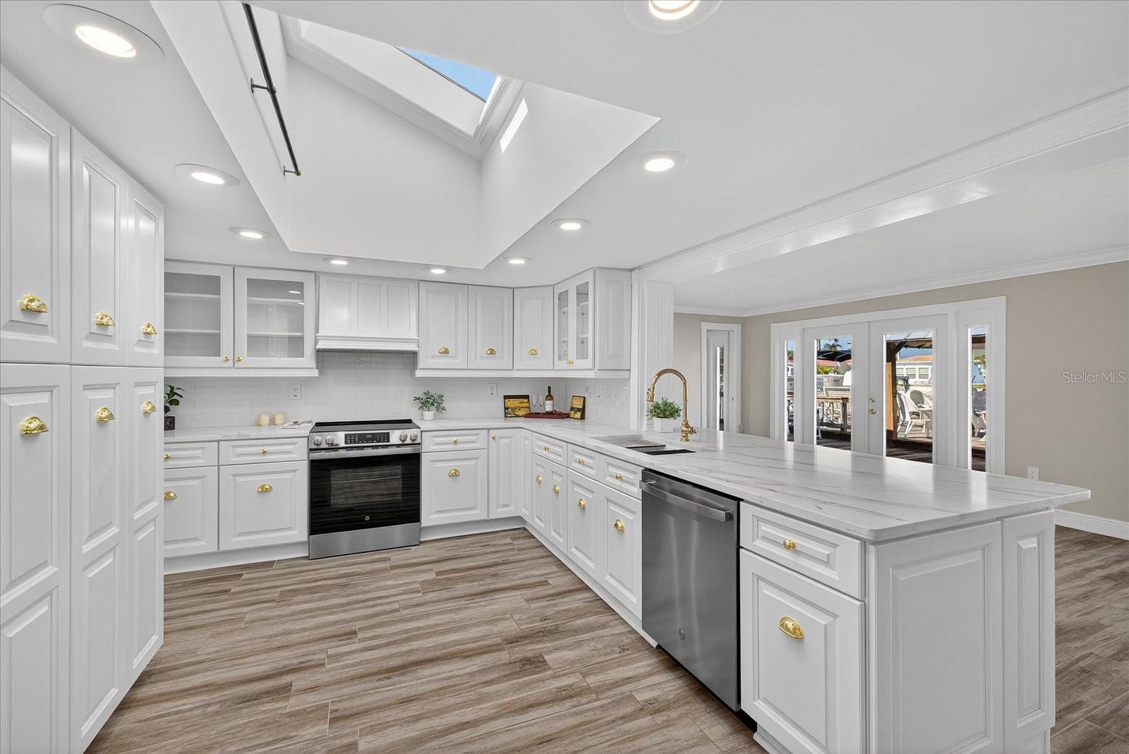 Image 30 of 94 For 3315 Seaway Drive