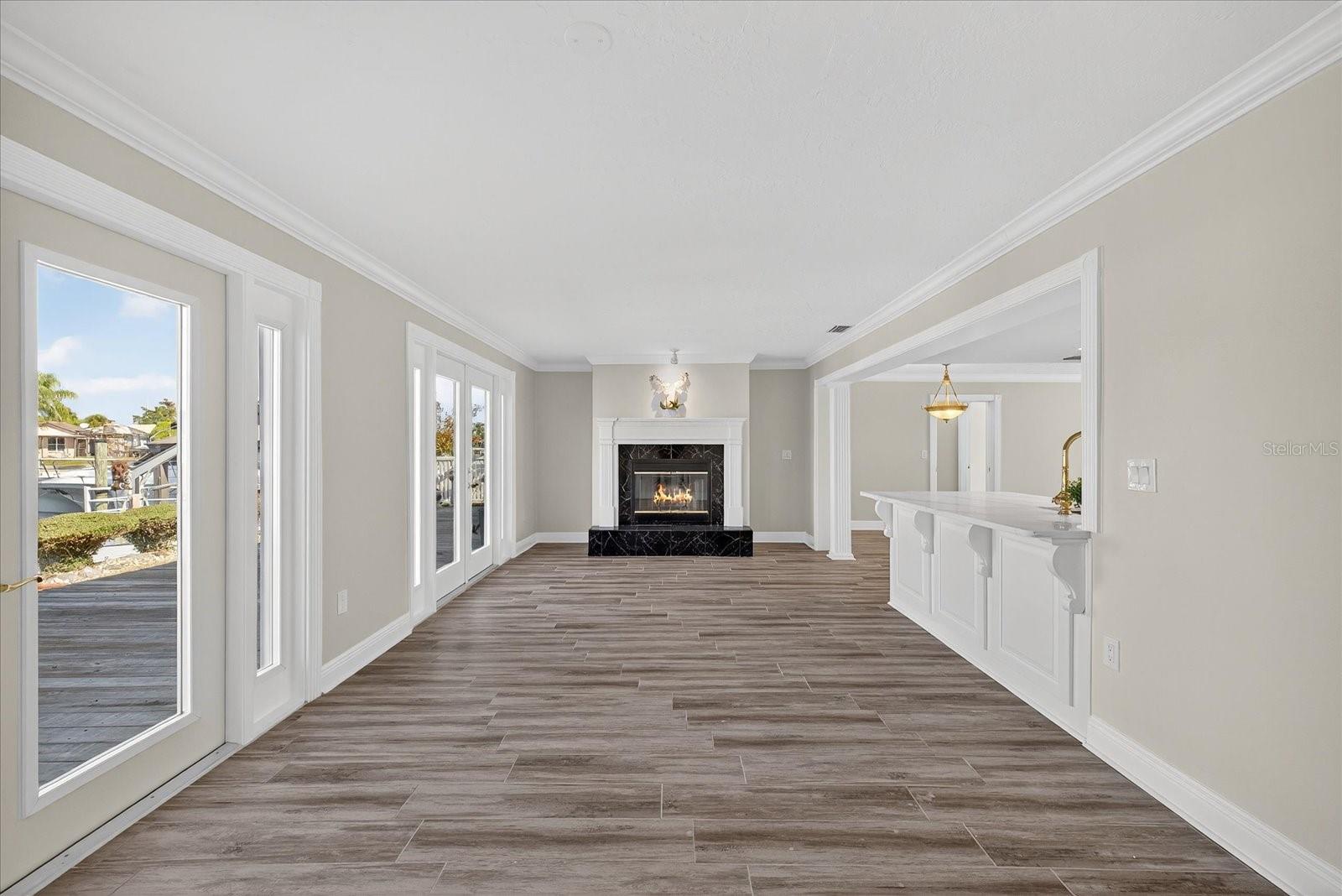 Image 4 of 94 For 3315 Seaway Drive