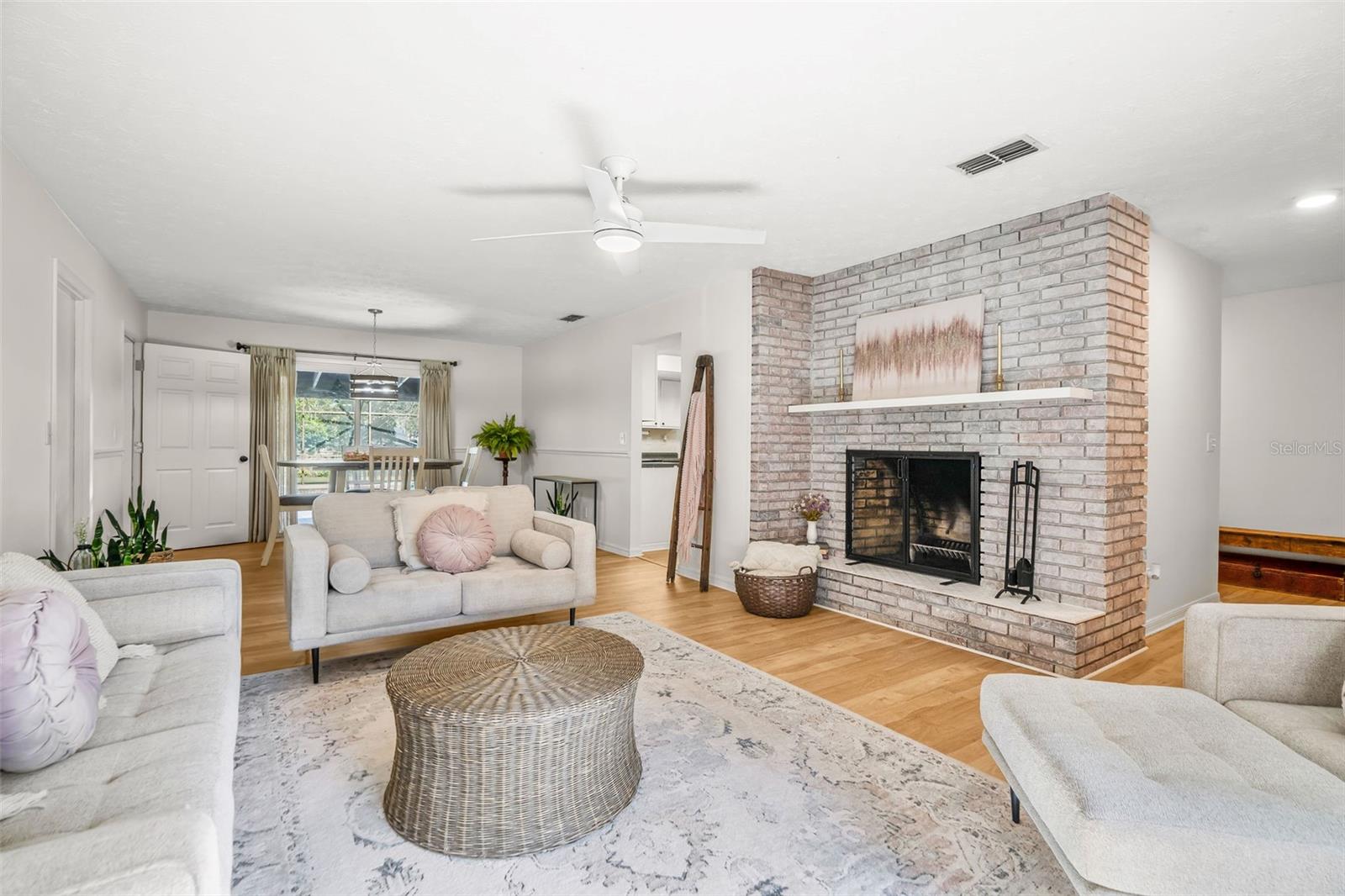 Listing photo id 1 for 37321 Hickory Hill Lane