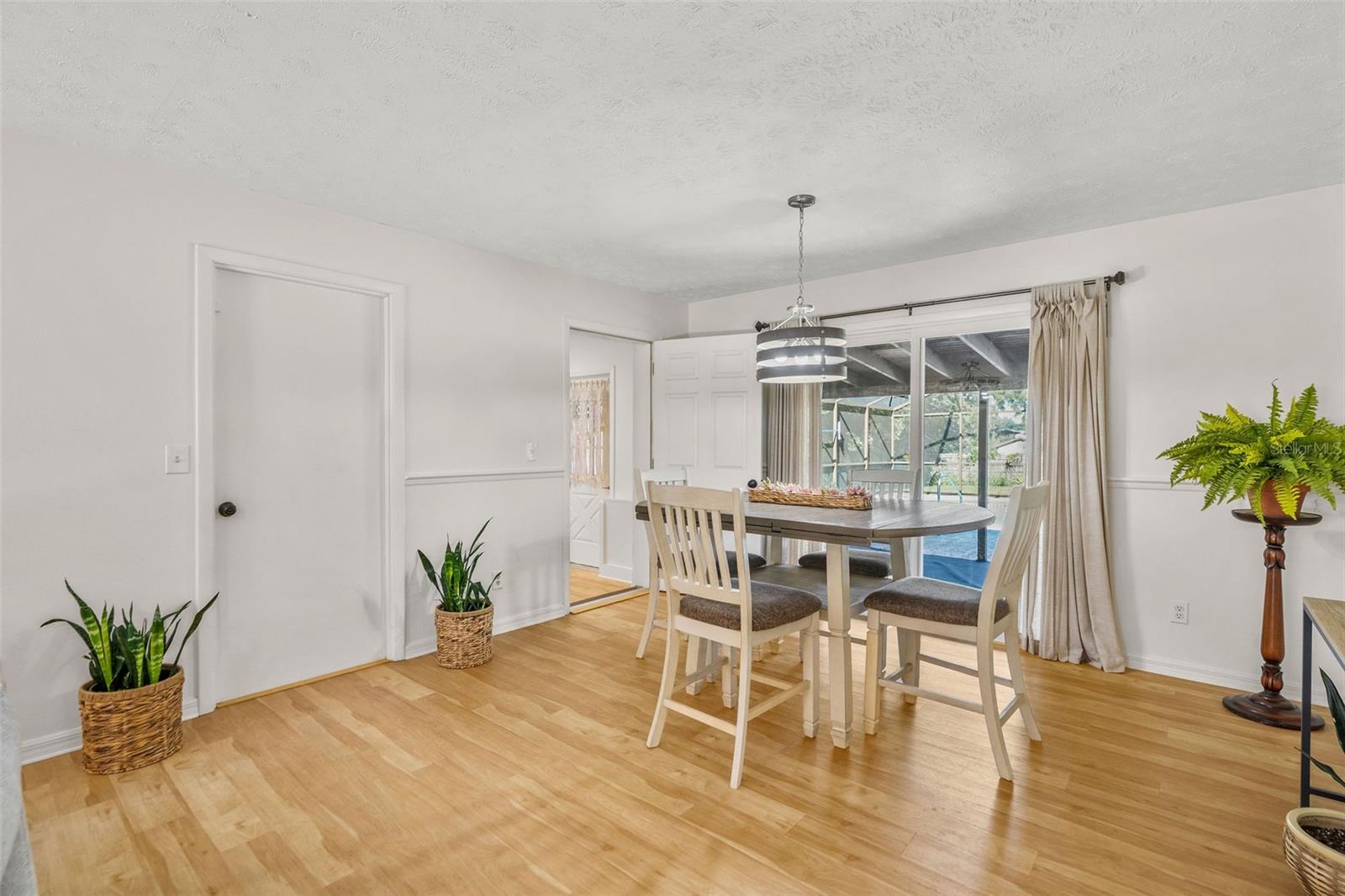 Listing photo id 2 for 37321 Hickory Hill Lane