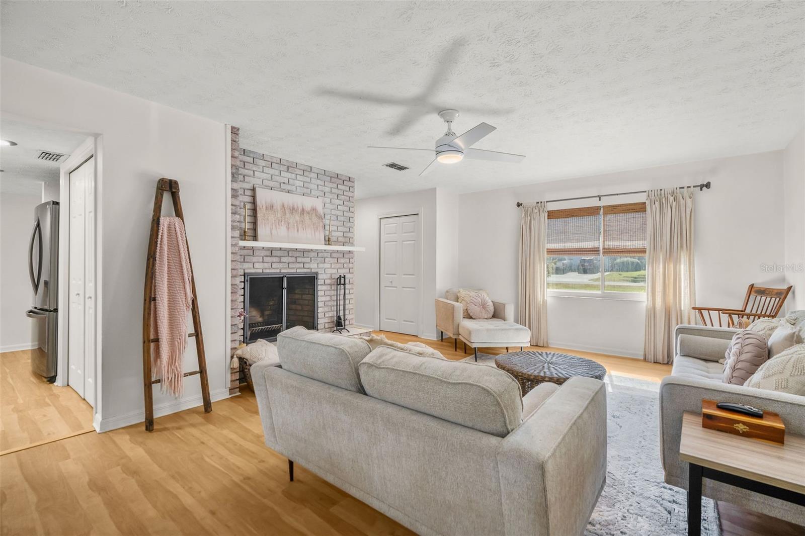 Listing photo id 3 for 37321 Hickory Hill Lane