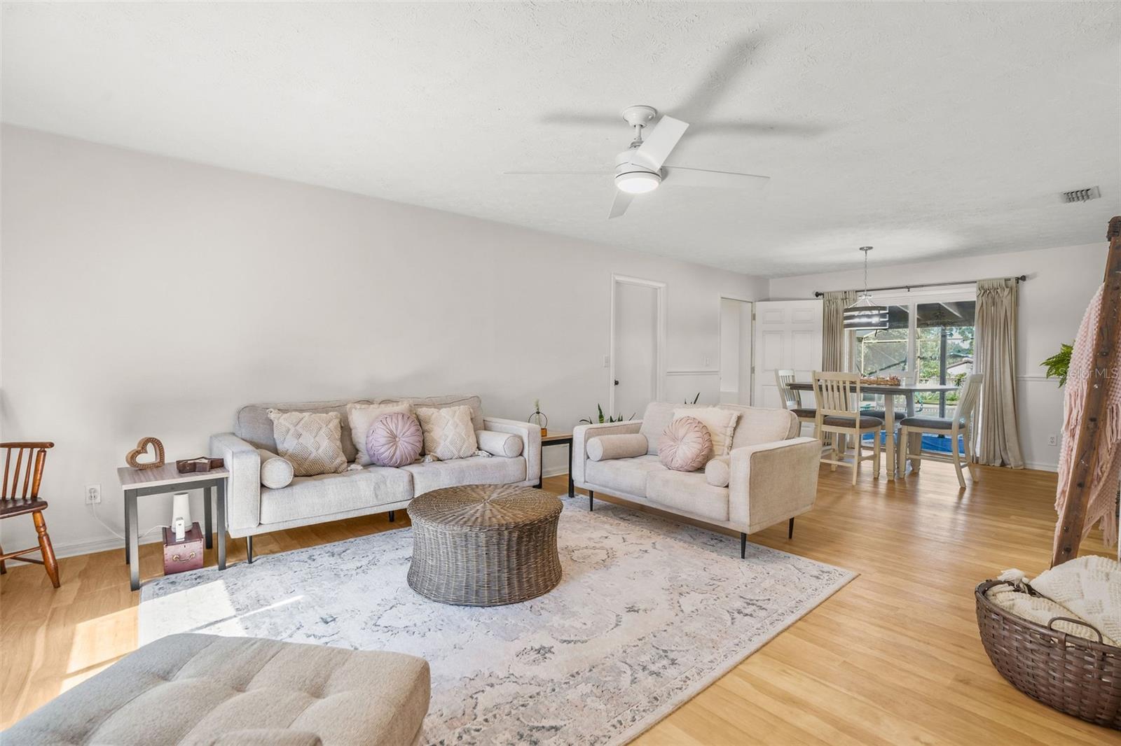 Listing photo id 4 for 37321 Hickory Hill Lane