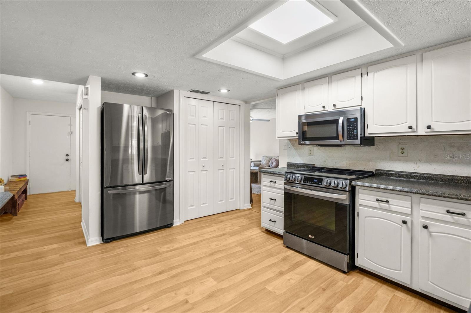 Listing photo id 7 for 37321 Hickory Hill Lane