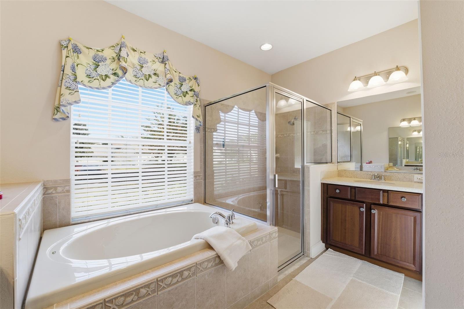 Image 14 of 47 For 11201 Valley Stream Court