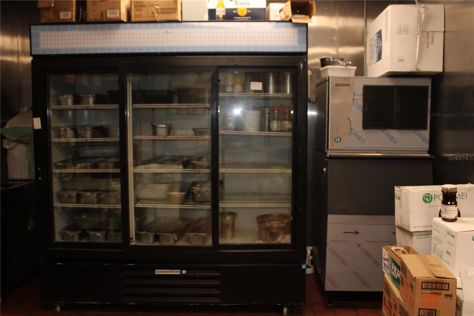 Listing photo id 17 for 5399 Commercial Way