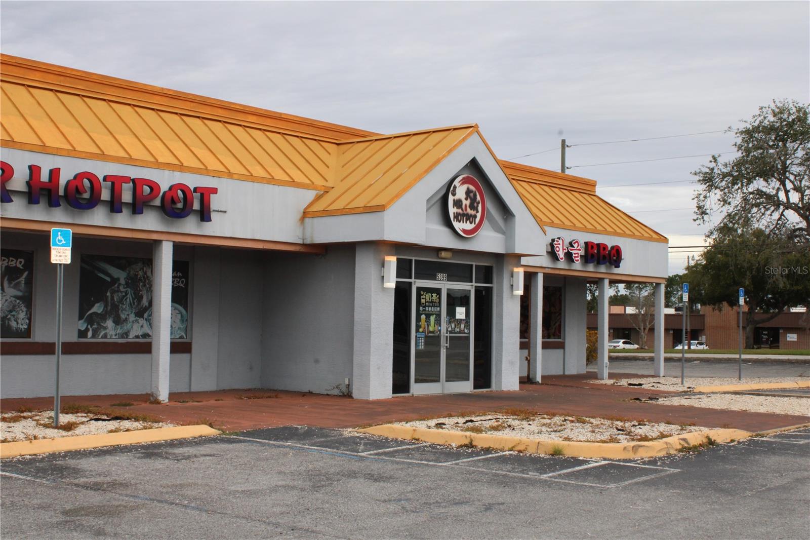 Listing photo id 0 for 5399 Commercial Way