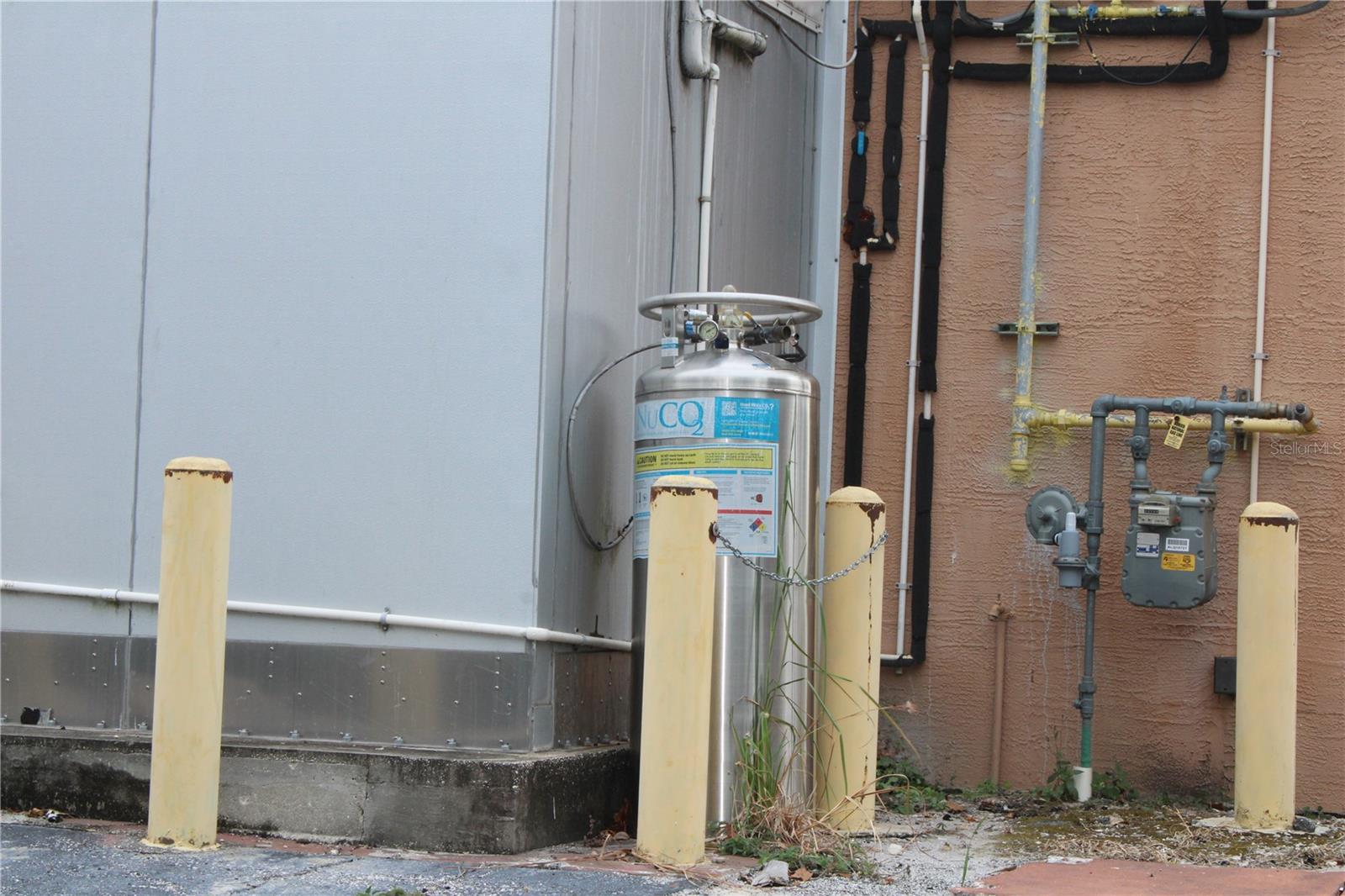 Listing photo id 21 for 5399 Commercial Way