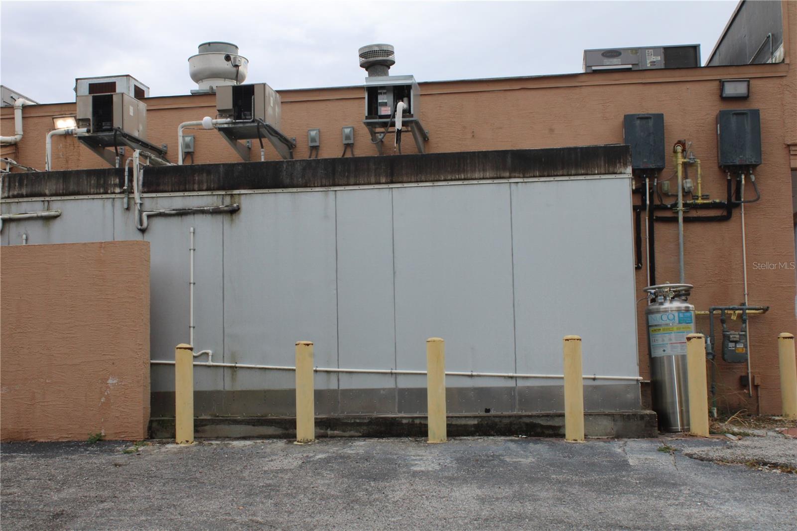 Listing photo id 22 for 5399 Commercial Way