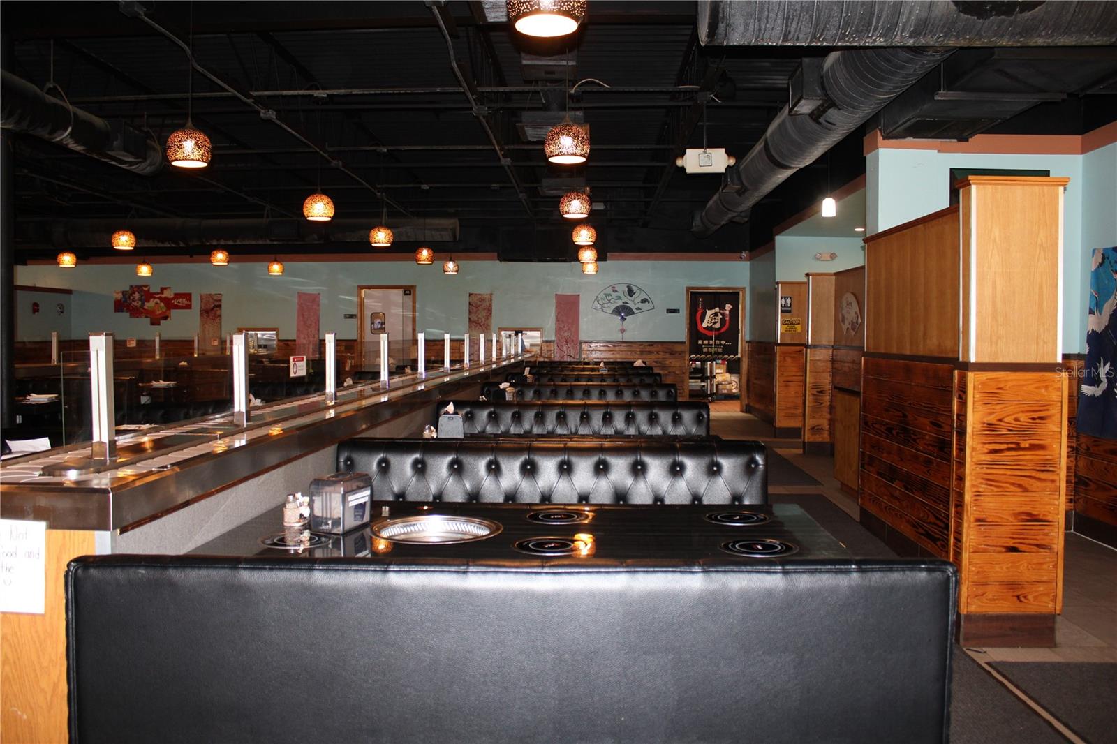 Listing photo id 5 for 5399 Commercial Way