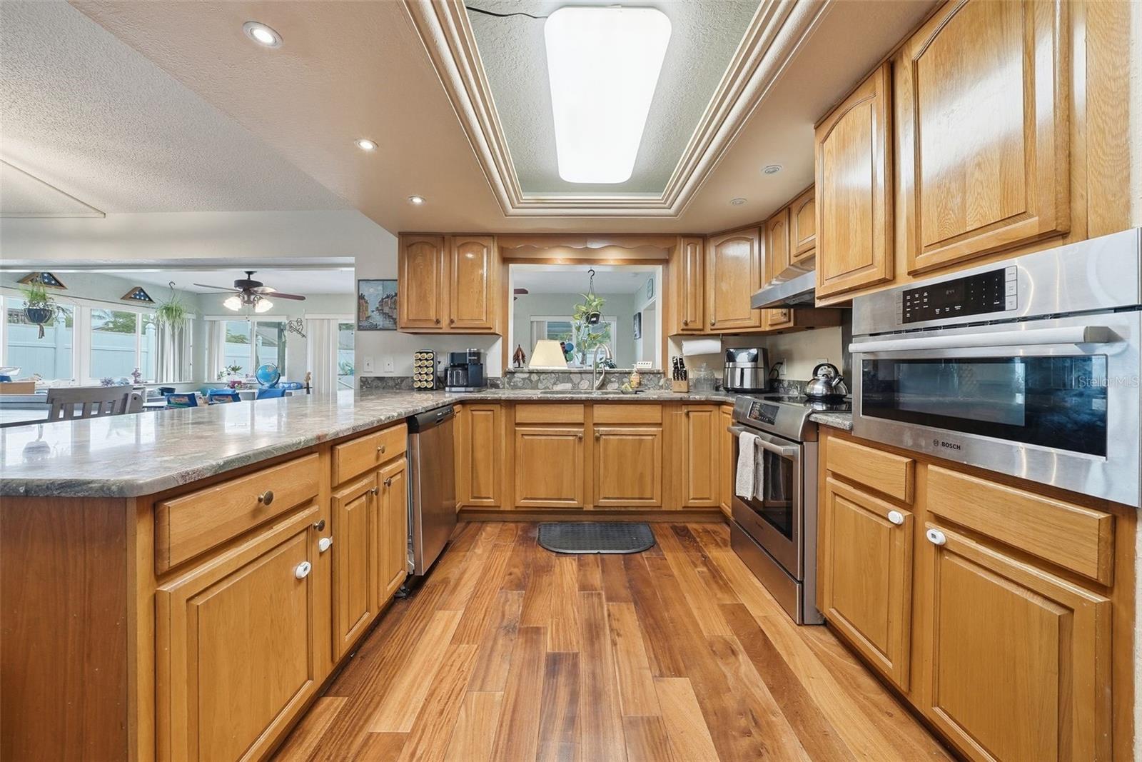 Image 16 of 82 For 7712 Lakeside Woodlands