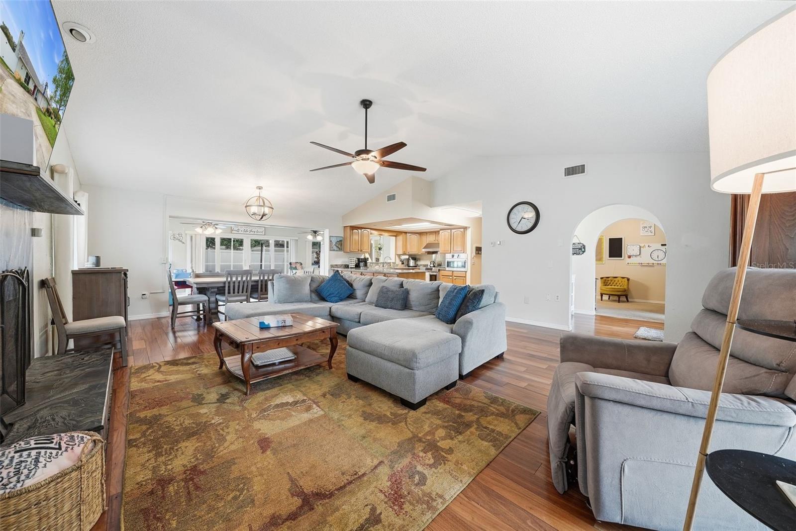 Image 9 of 82 For 7712 Lakeside Woodlands