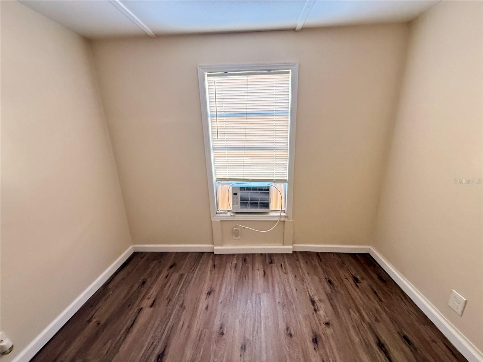 Image 13 of 20 For 11324 Altoona Avenue