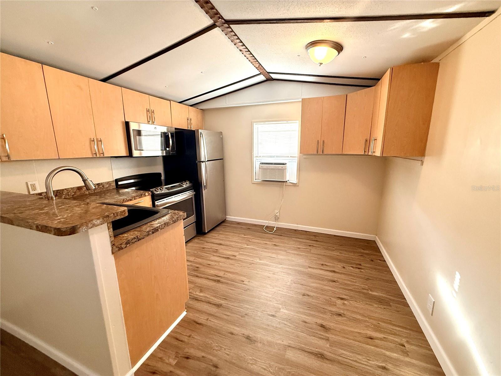 Image 5 of 20 For 11324 Altoona Avenue