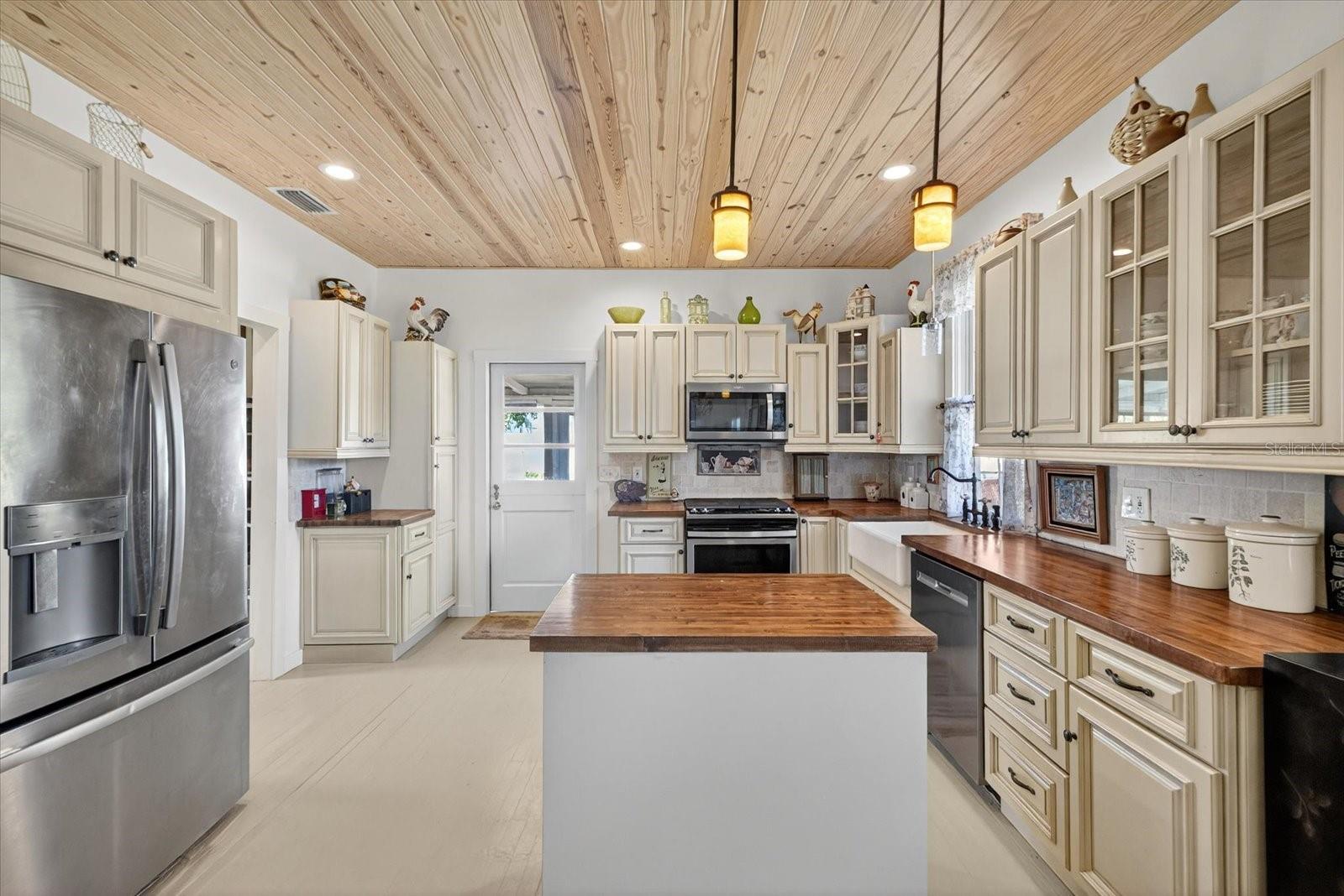 Image 16 of 43 For 6207 Main Street