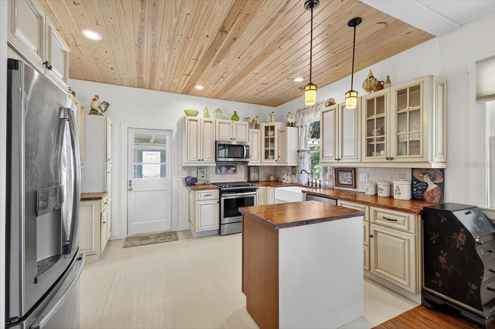 Image 17 of 43 For 6207 Main Street