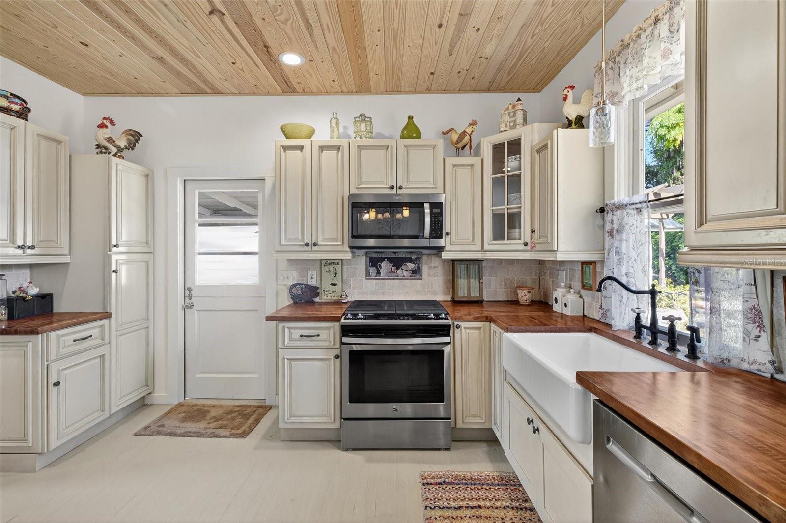 Image 19 of 43 For 6207 Main Street