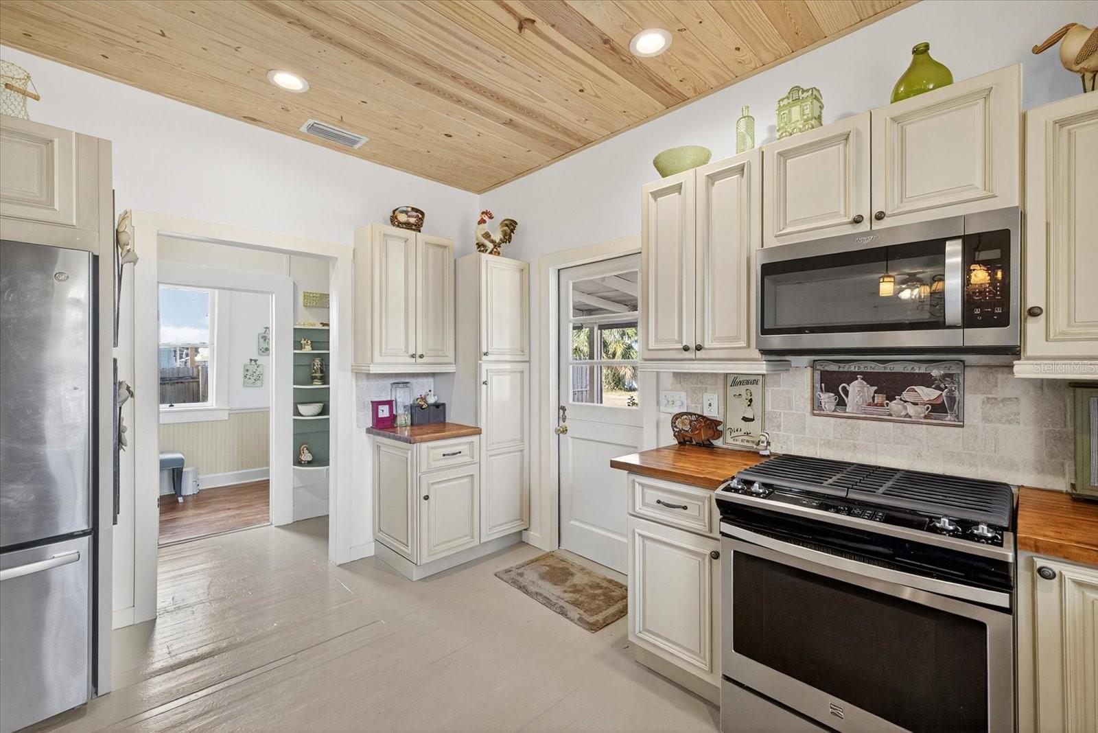 Image 21 of 43 For 6207 Main Street