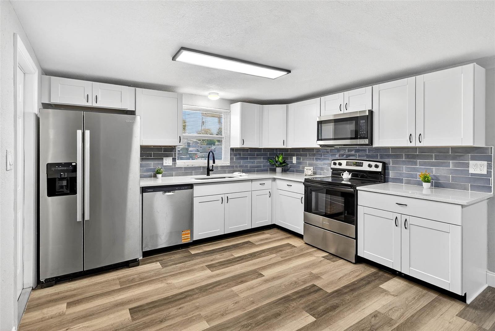 Image 3 of 12 For 10933 Premier Avenue