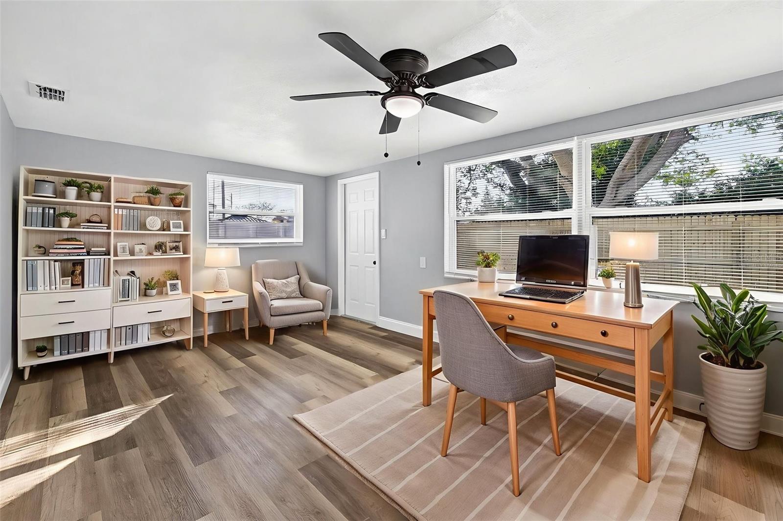 Image 5 of 12 For 10933 Premier Avenue