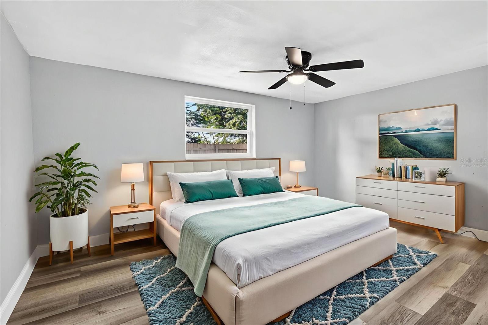 Image 8 of 12 For 10933 Premier Avenue