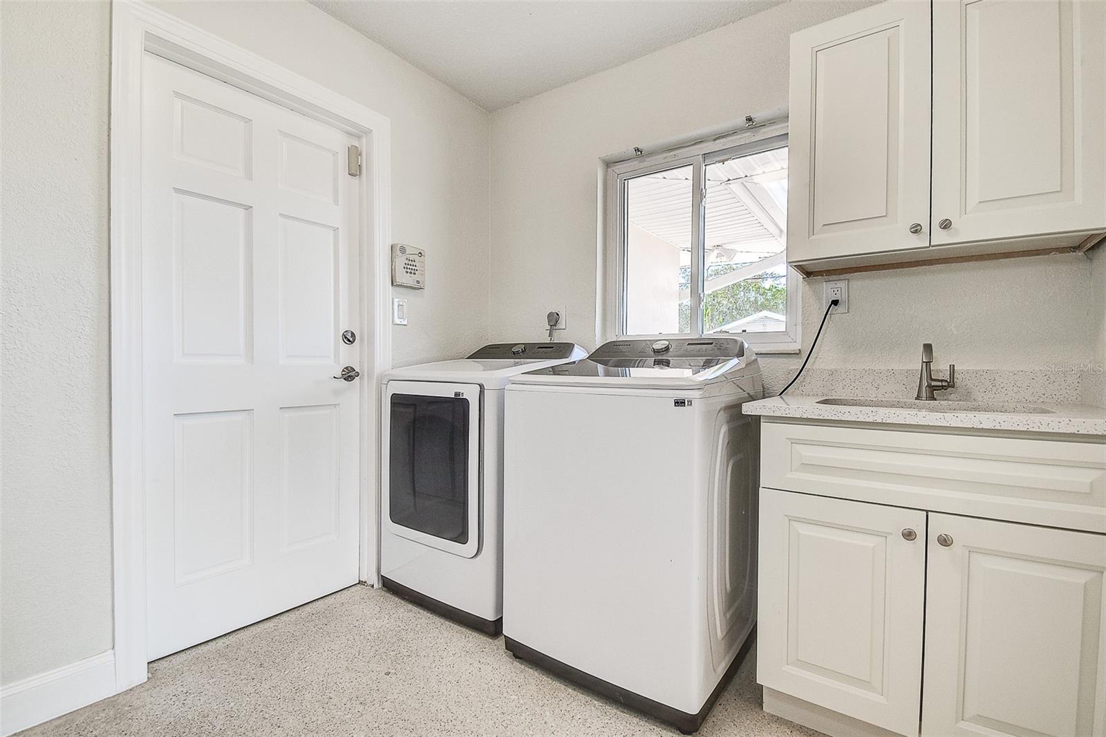 Image 14 of 33 For 809 Whitcomb Boulevard