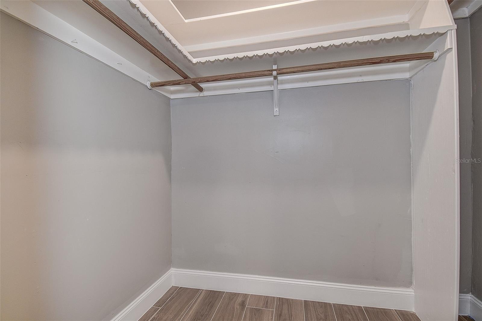 Image 17 of 33 For 809 Whitcomb Boulevard