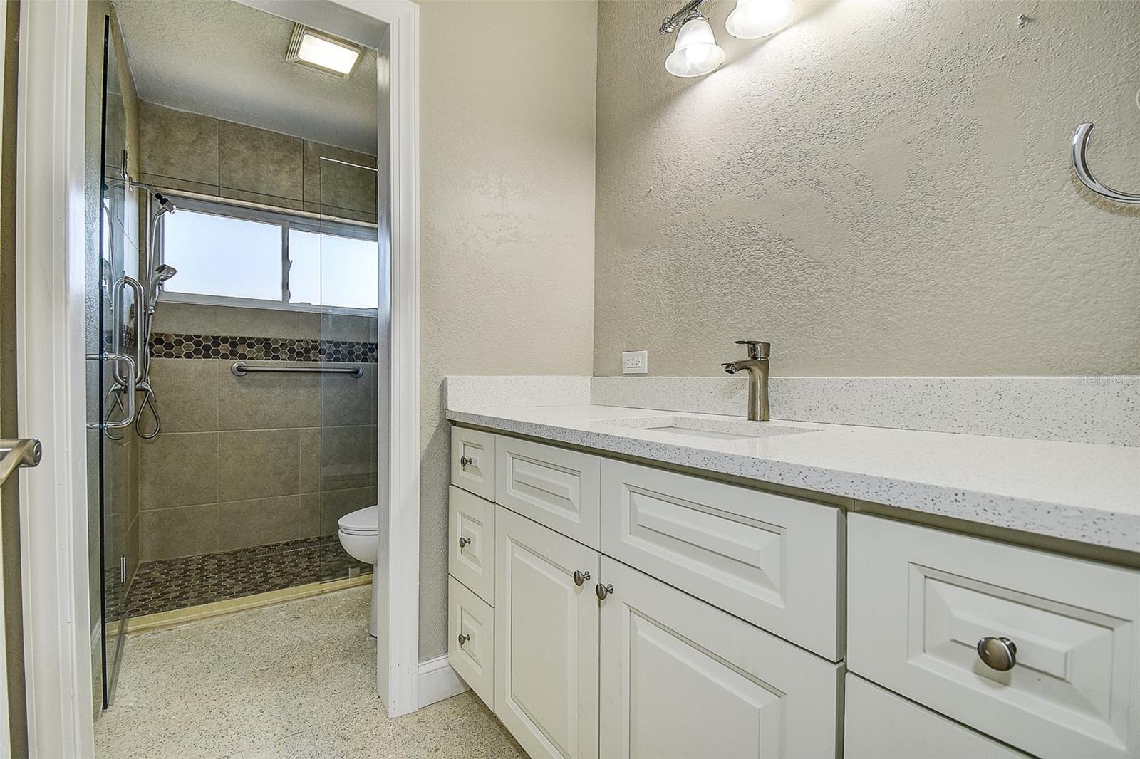 Image 20 of 33 For 809 Whitcomb Boulevard