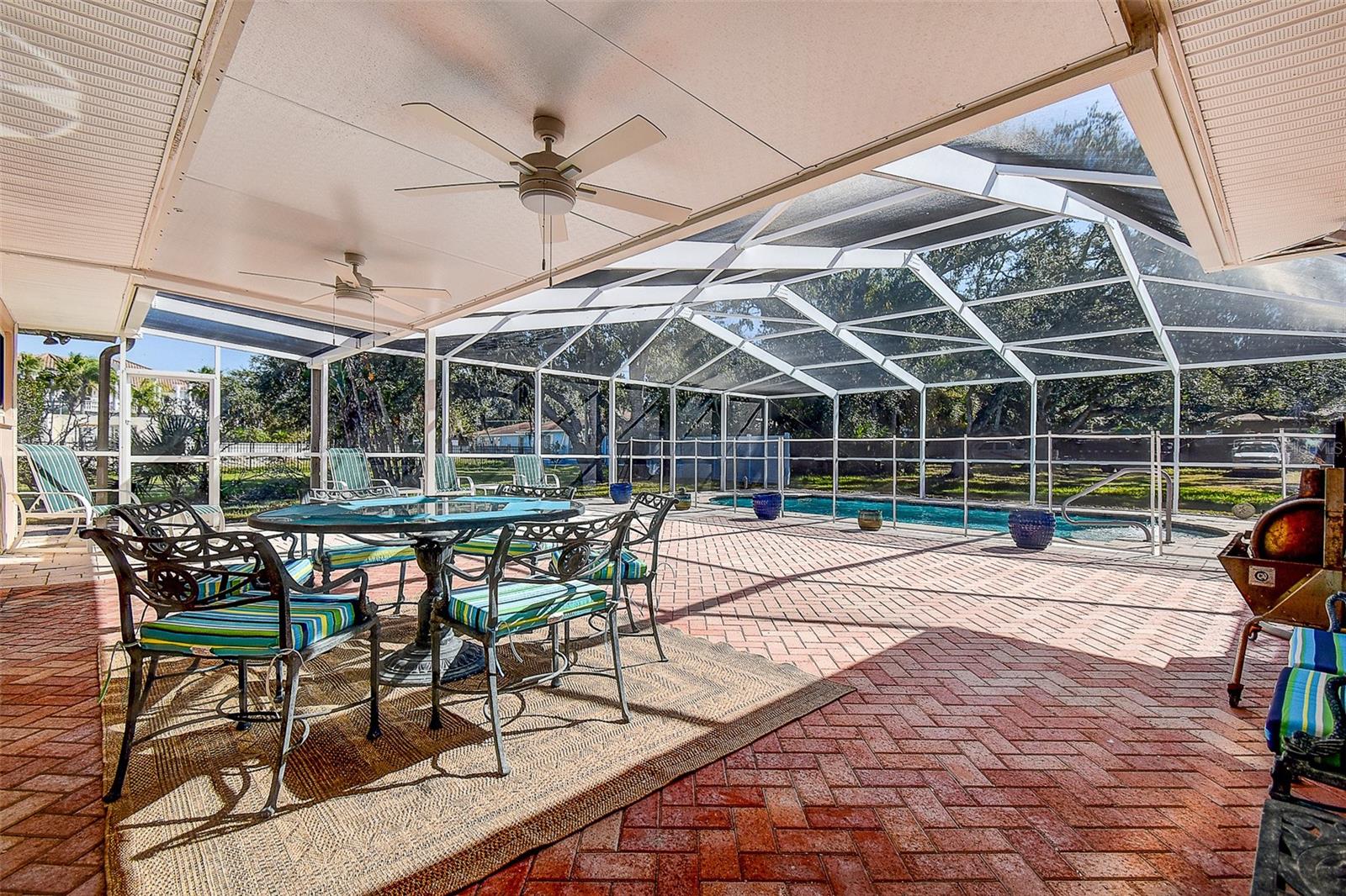 Image 21 of 33 For 809 Whitcomb Boulevard