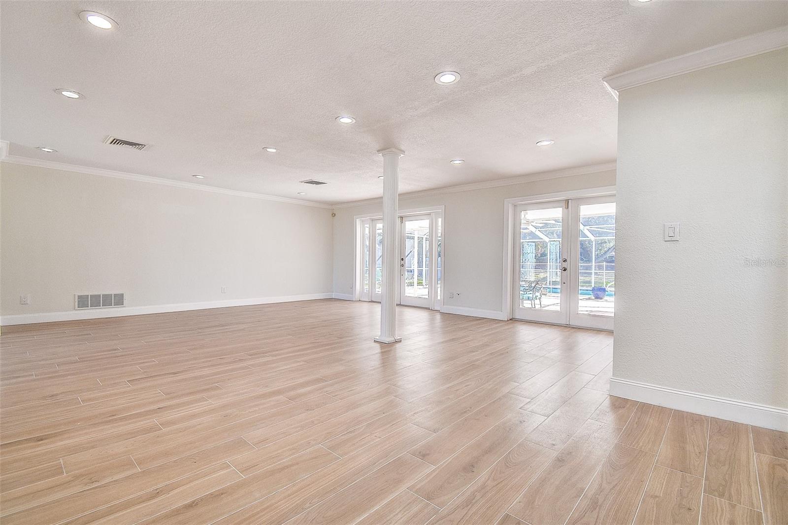 Image 25 of 33 For 809 Whitcomb Boulevard