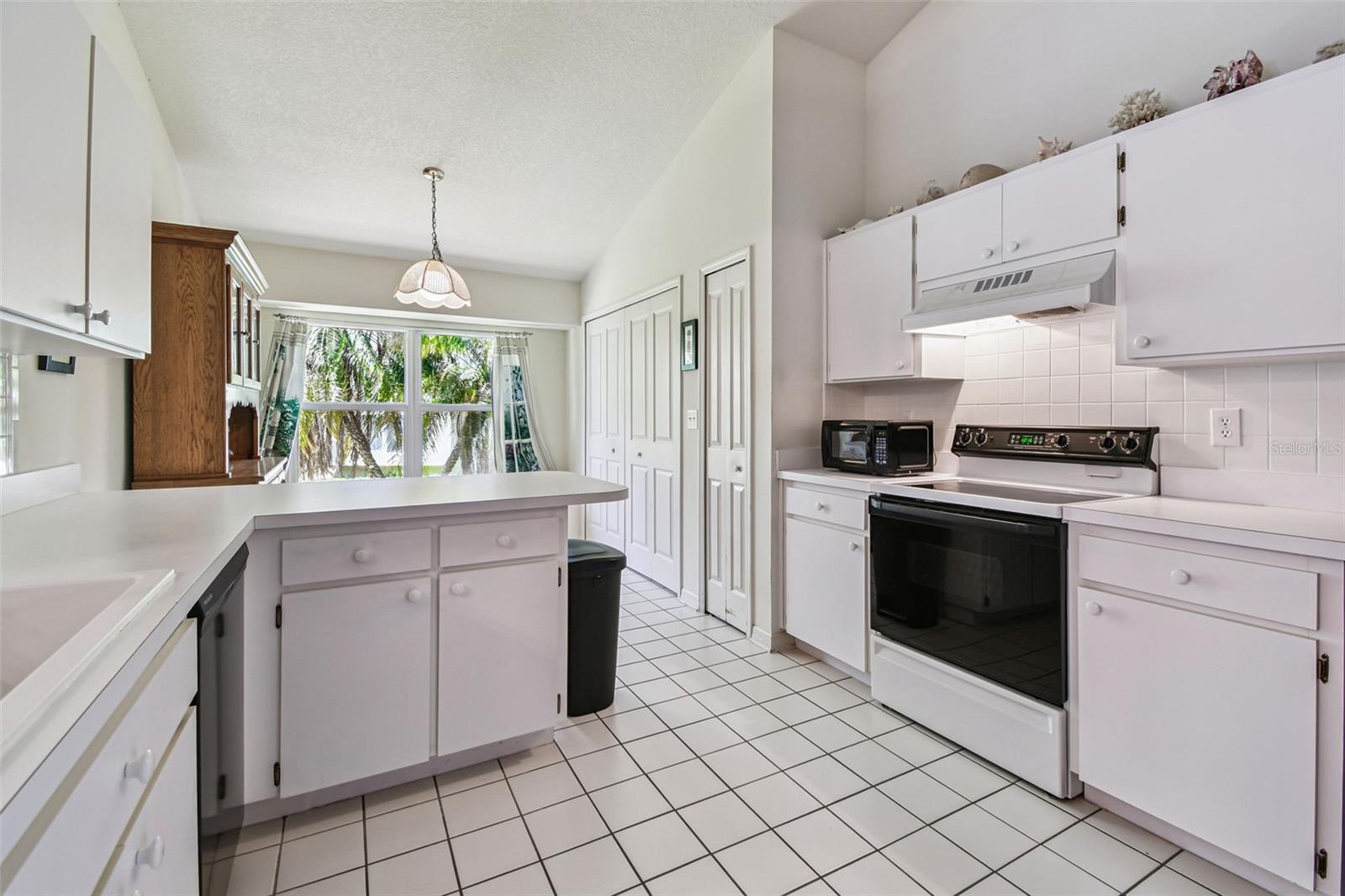 Listing photo id 10 for 29228 Birds Eye Drive