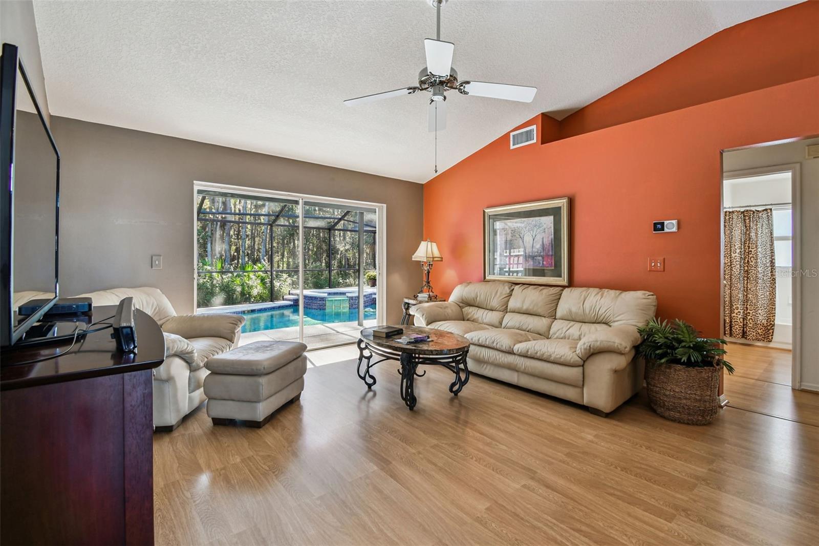 Listing photo id 22 for 29228 Birds Eye Drive