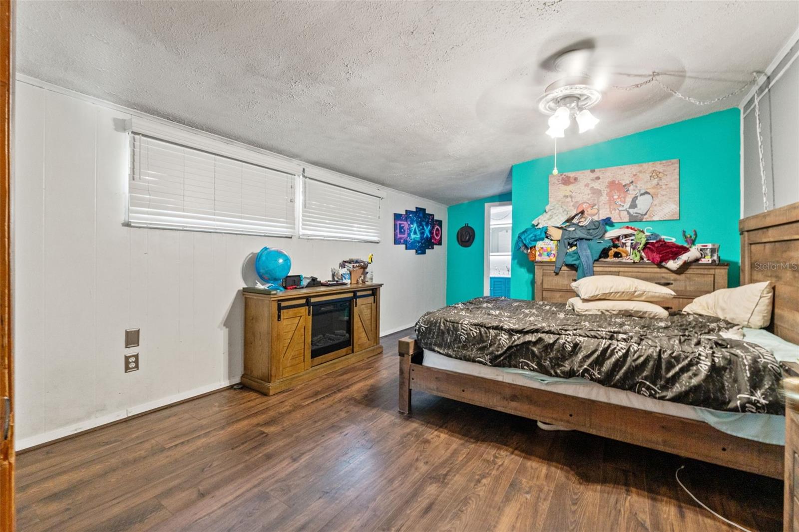 Image 32 of 79 For 4877 Merlin Circle