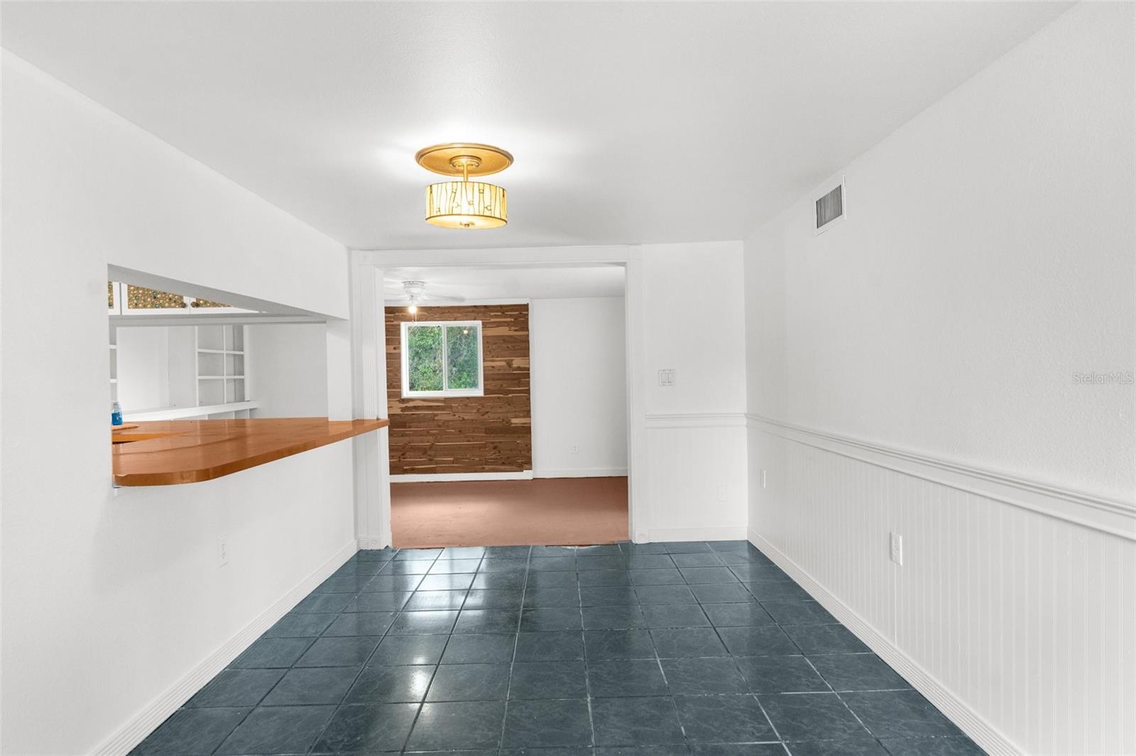 Image 12 of 32 For 10221 Elgin Boulevard