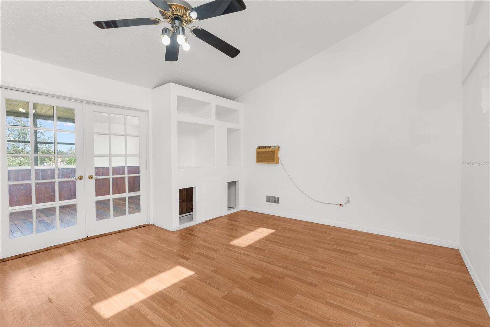 Image 17 of 32 For 10221 Elgin Boulevard