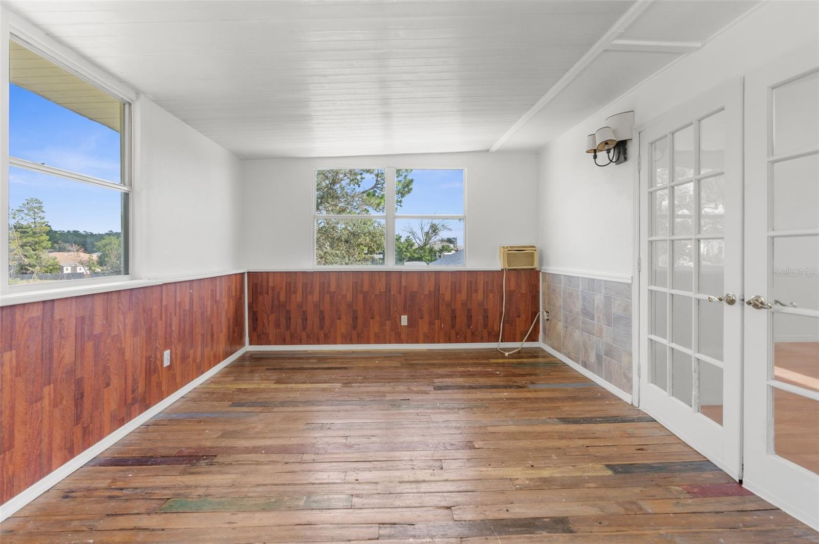 Image 19 of 32 For 10221 Elgin Boulevard