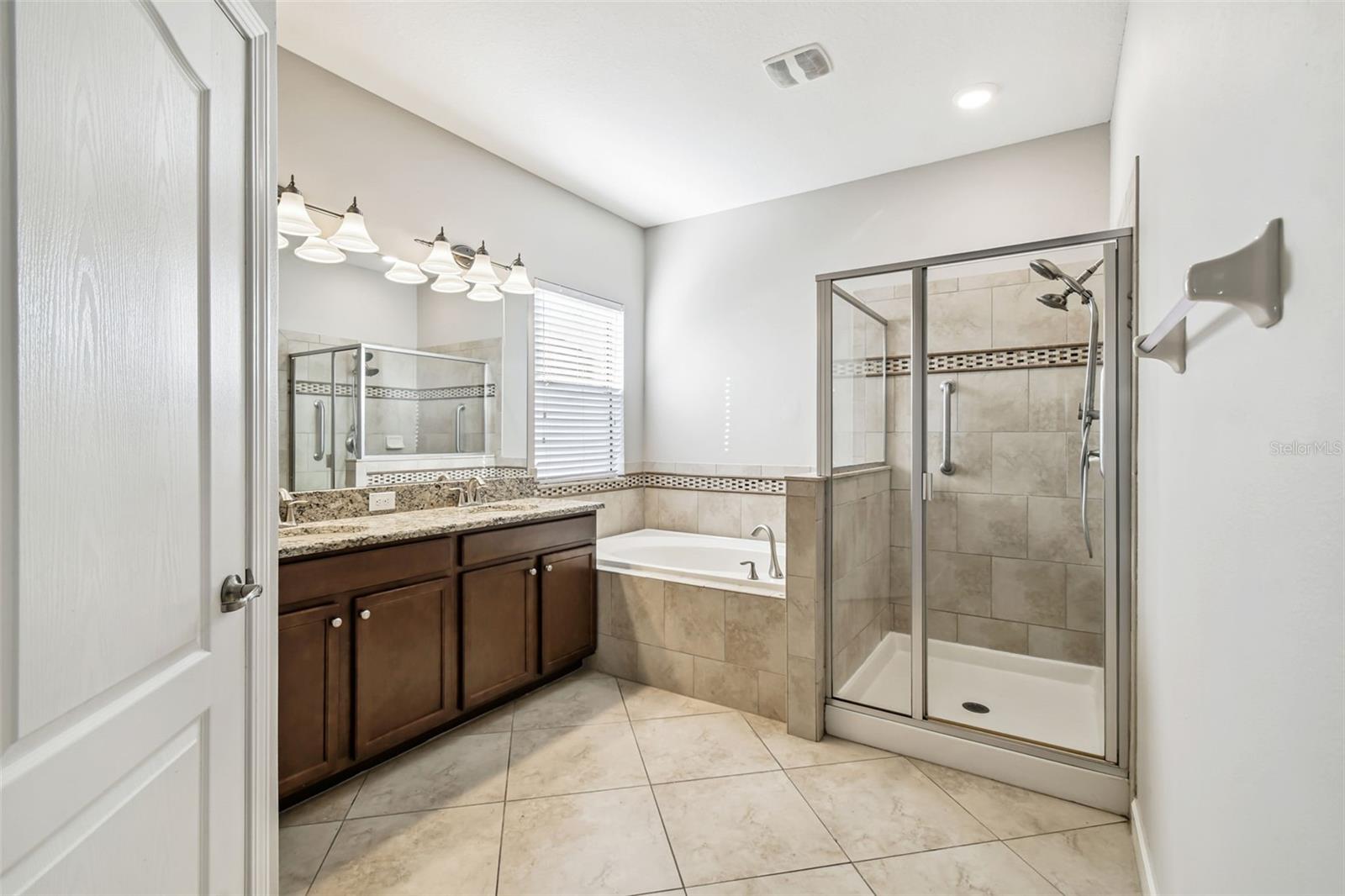 Image 18 of 43 For 12352 Crestridge Loop