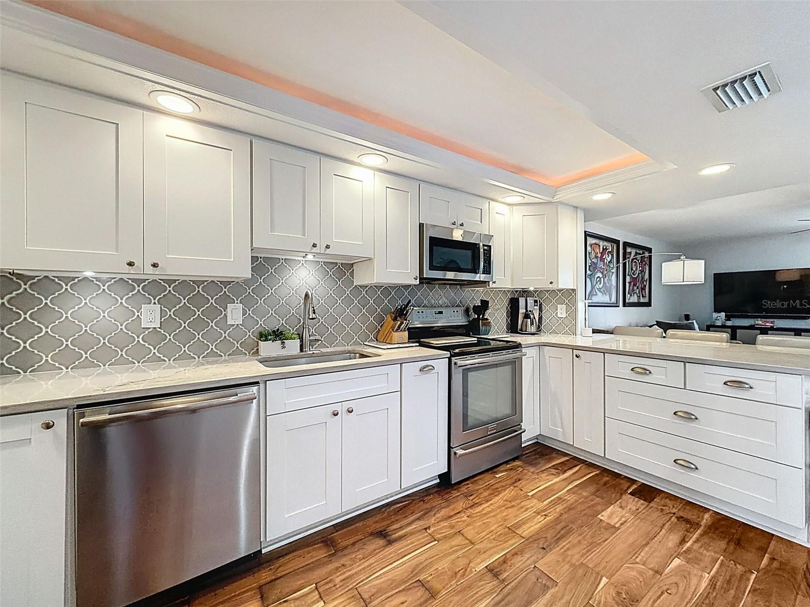 Image 11 of 56 For 433 Paula Drive 23