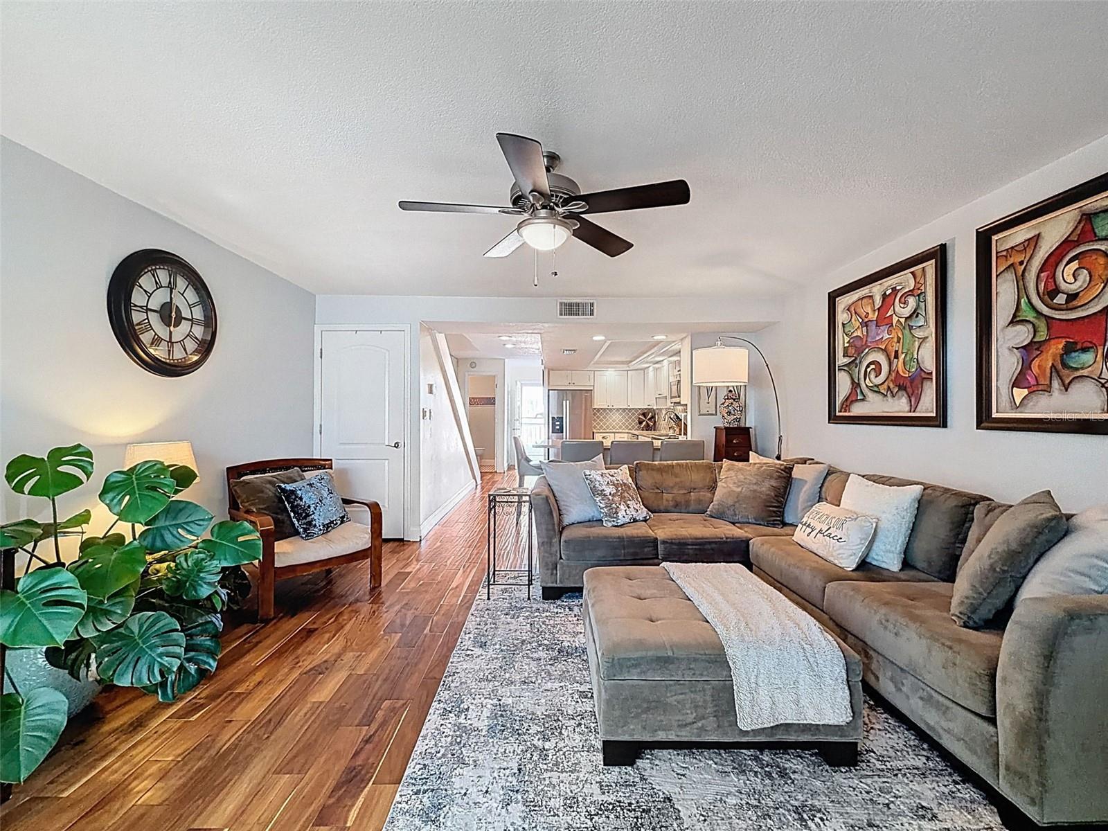 Image 17 of 56 For 433 Paula Drive 23