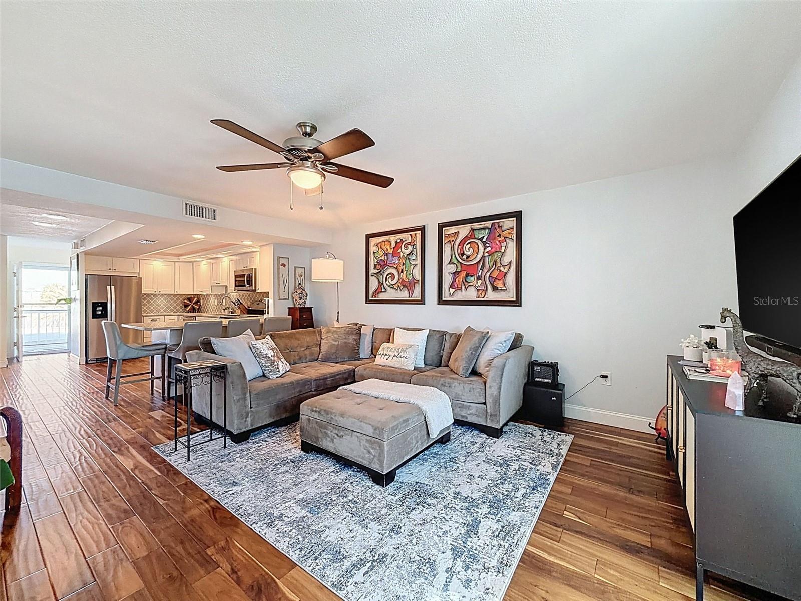 Image 18 of 56 For 433 Paula Drive 23