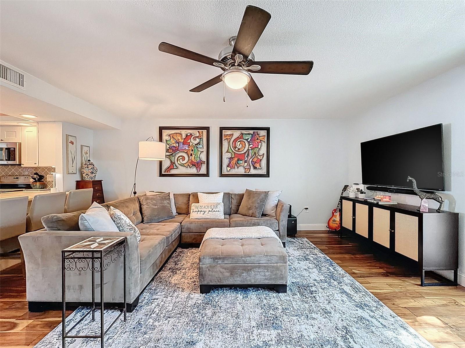 Image 19 of 56 For 433 Paula Drive 23