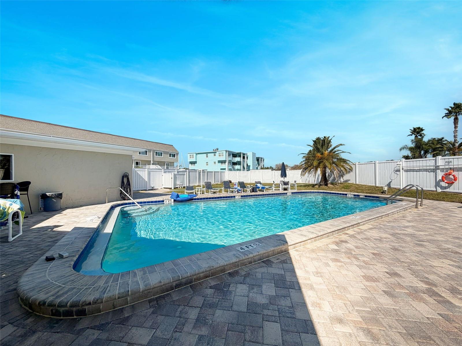 Image 47 of 56 For 433 Paula Drive 23