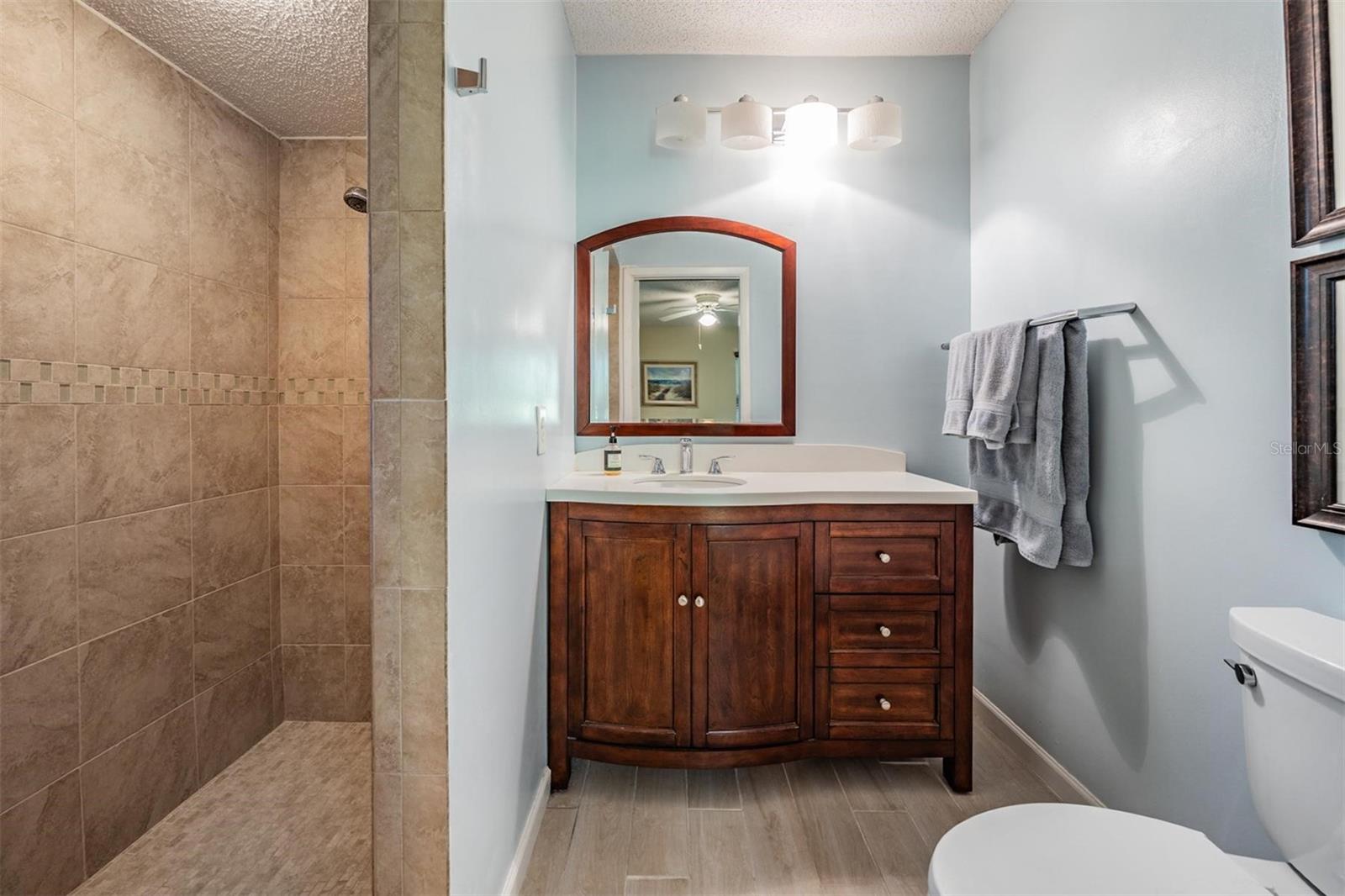 Image 18 of 41 For 10600 Mira Vista Drive