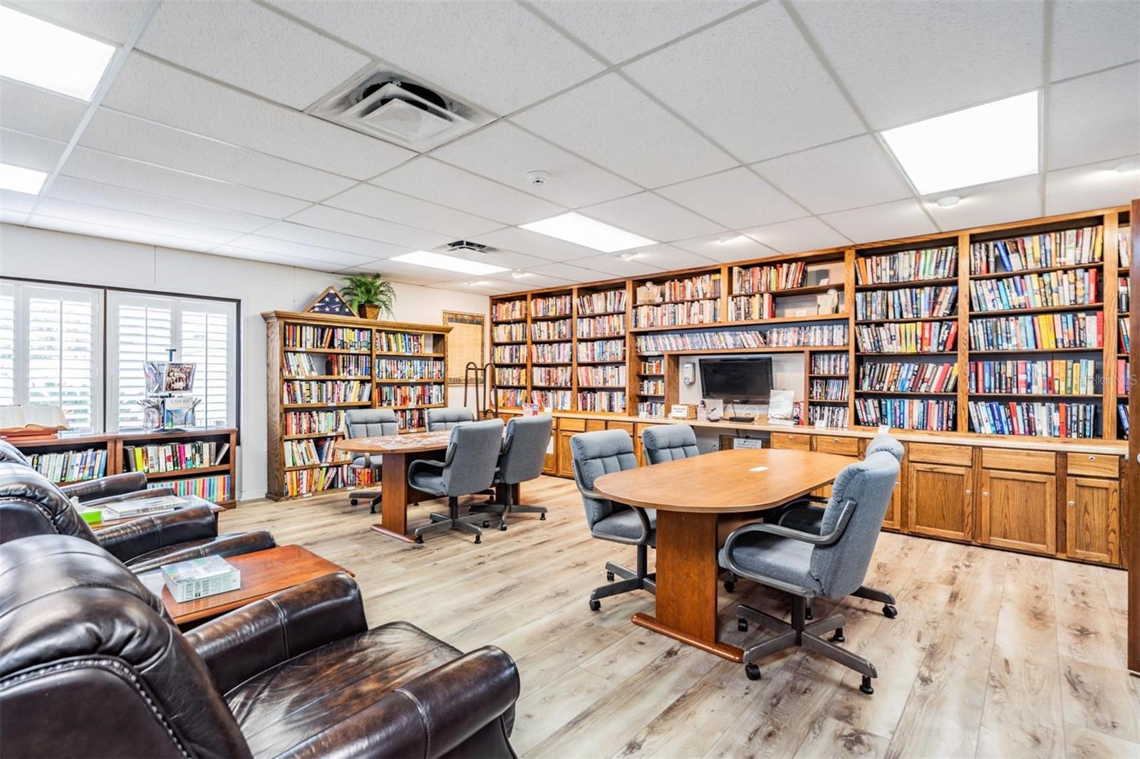 Image 33 of 41 For 10600 Mira Vista Drive