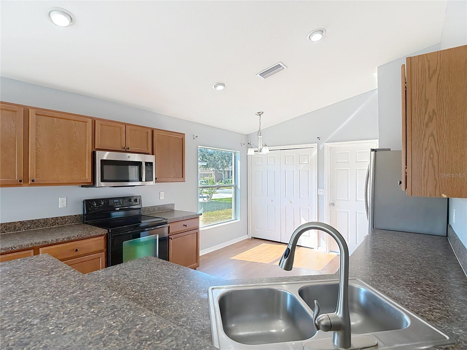 Image 17 of 55 For 13548 Marilyn Court